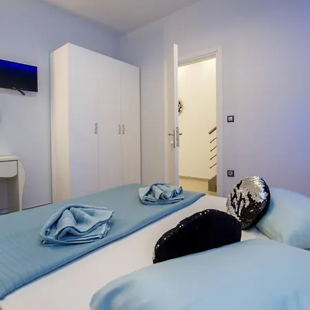 Isalos Apartmán *