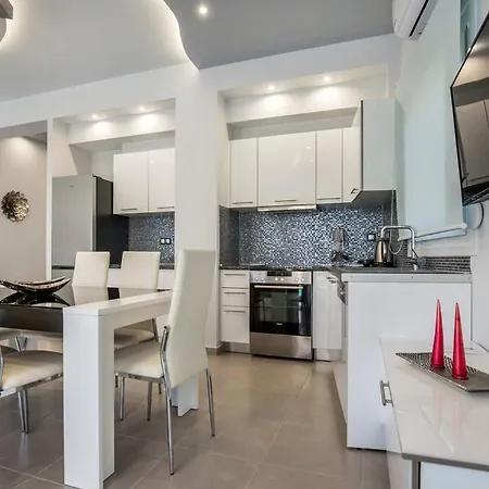 Isalos Apartmán *